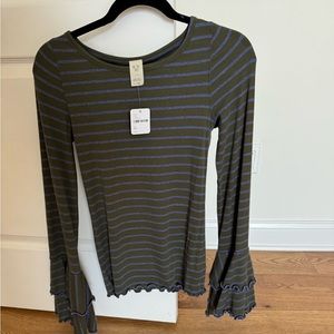 NWT Free People Long Sleeve Tee  with Ruffle sleeves- Mose and purple